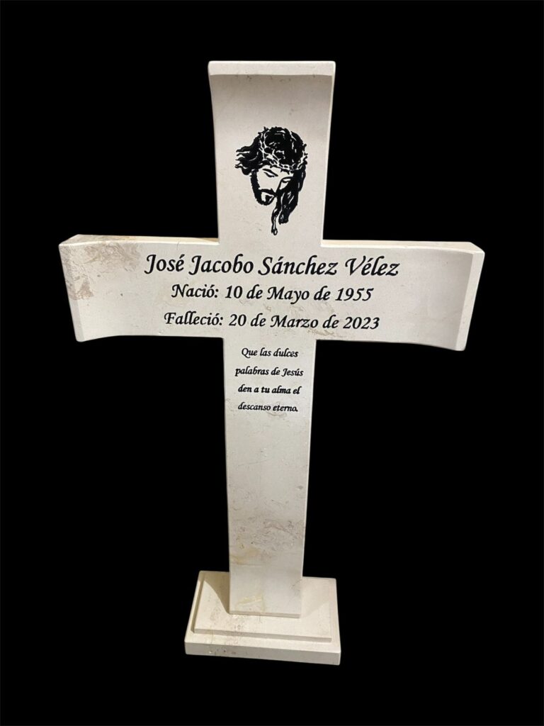 Funerario E8c6d95d 1354 4f38 B2b1 Ef7e7e8446ef 768x1024